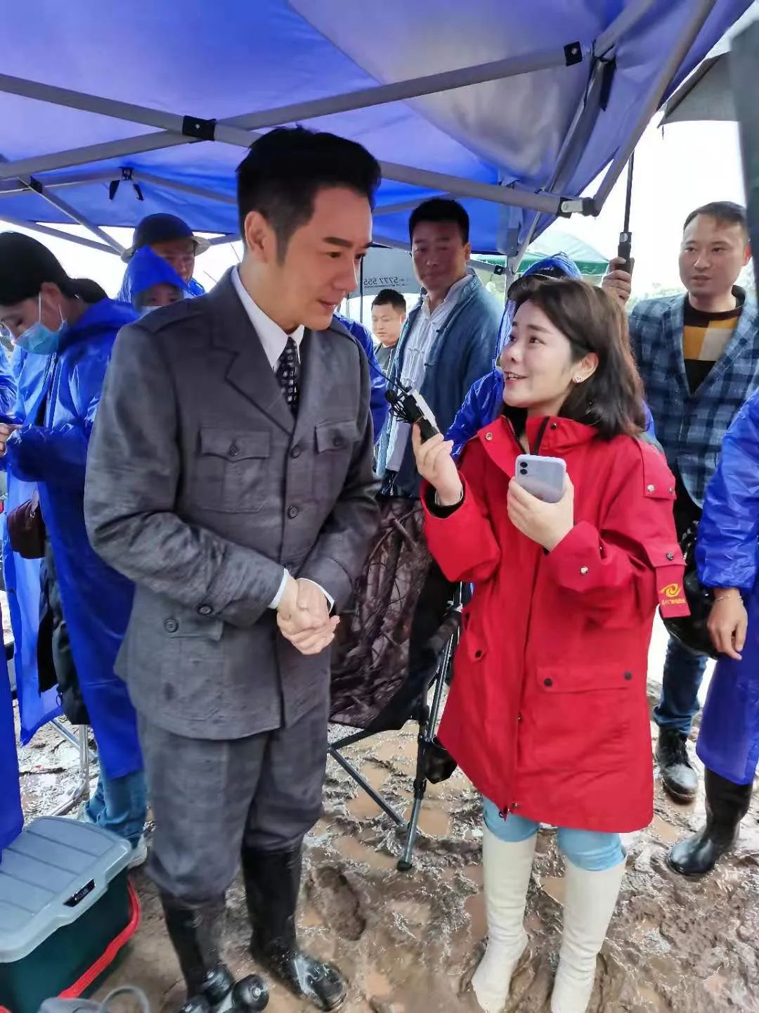 巴中人民广播电台记者探班电影平教之路拍摄现场