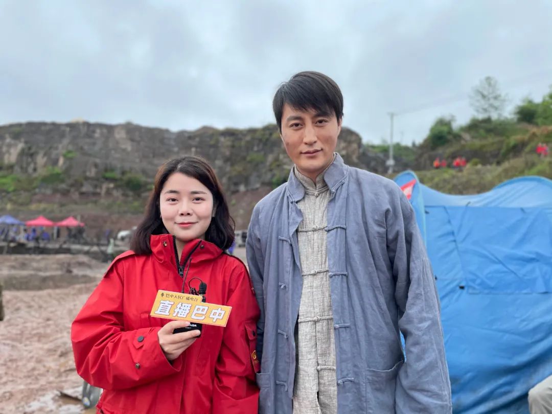 巴中人民广播电台记者探班电影平教之路拍摄现场