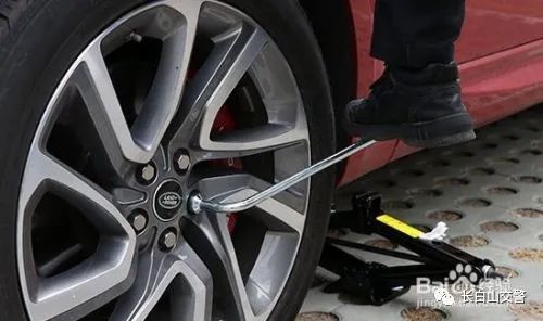汽车备胎怎么换?往这看!
