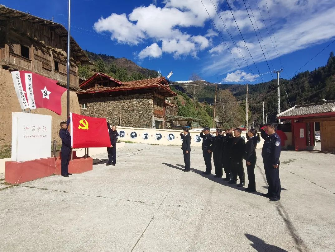 處理民事糾紛的途中路過沙窩會議遺址,我們一行10人在黨支部宣傳委員