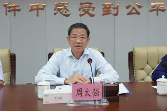 座谈会上,郑明海院长就去年以来,化州法院在统筹抓好疫情防控和执法