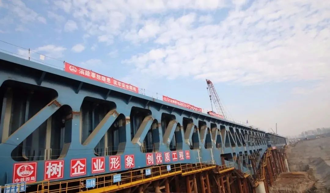 跨钢结构桁架式梁拱组合设计钢渡槽采用68米 110米 68米的总用钢量达