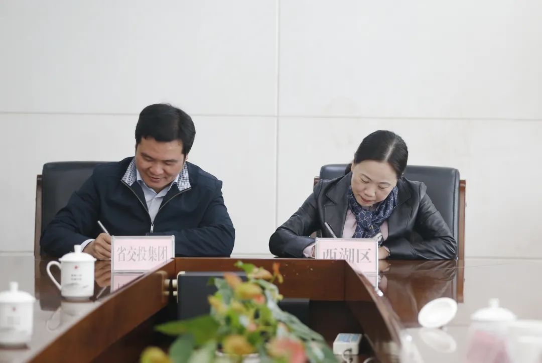 分别与省交投集团副总经理刘朝东,赣粤高速总经理李诺等企业负责人