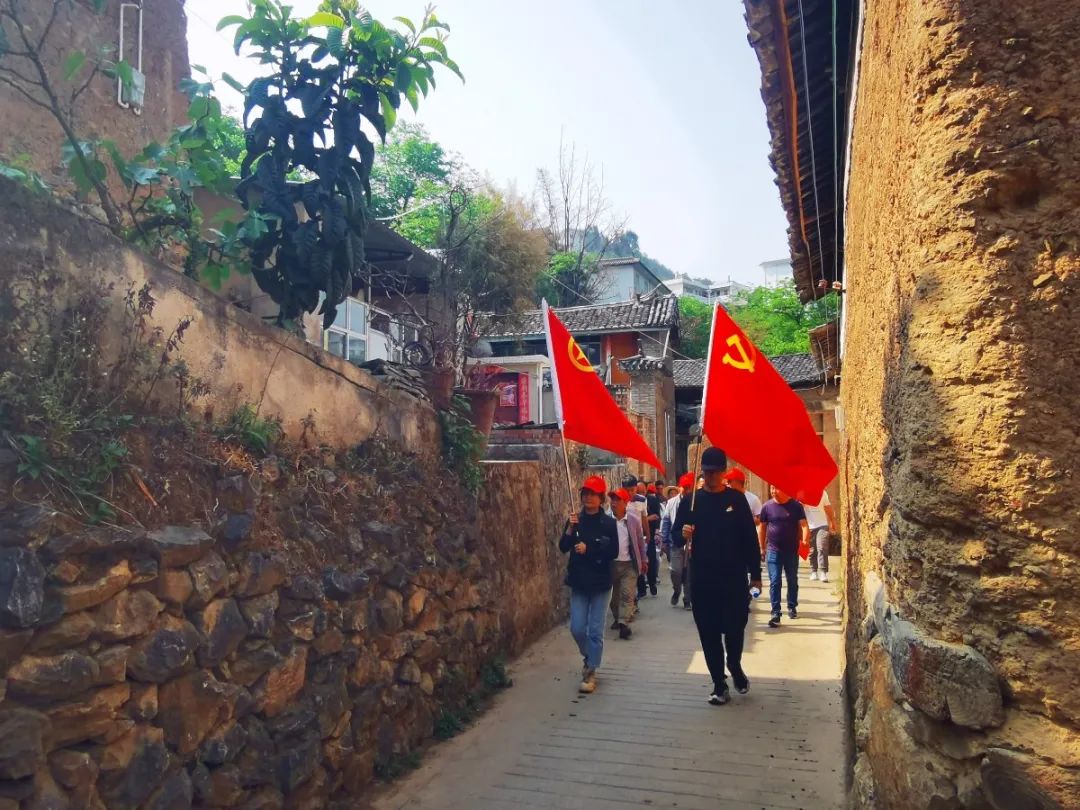 党史学习教育巍山县青华乡点将台前学党史