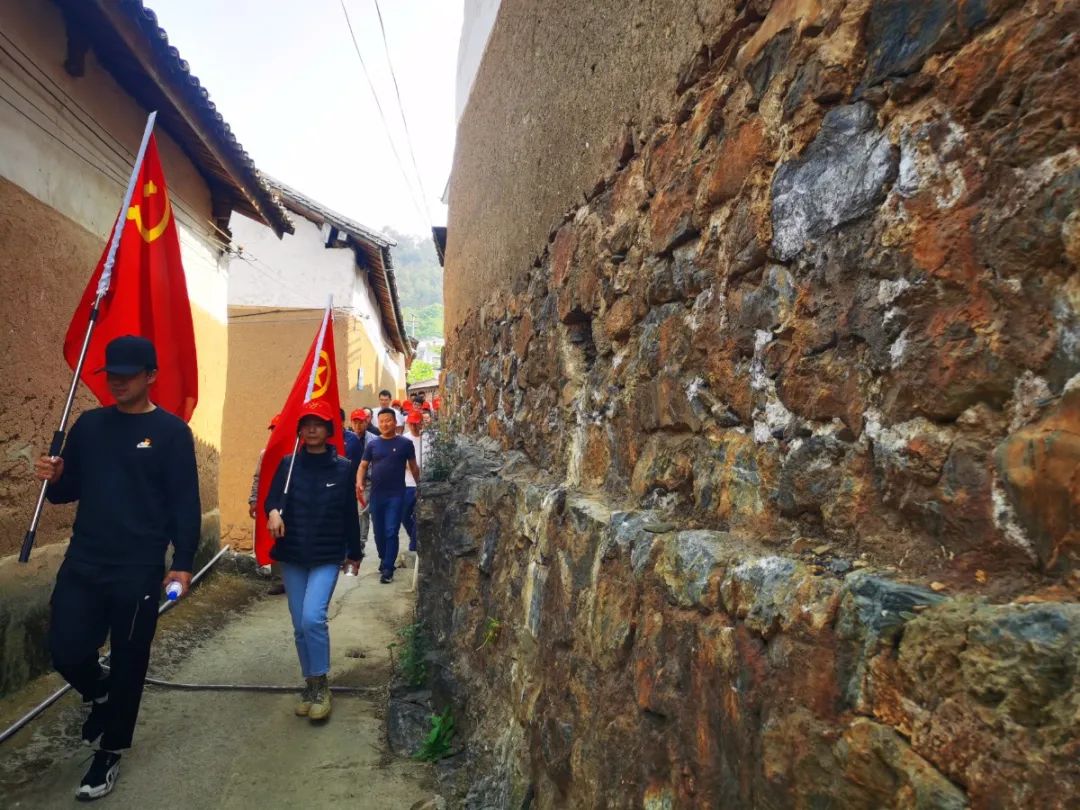 党史学习教育巍山县青华乡点将台前学党史