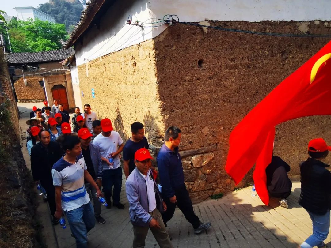 党史学习教育巍山县青华乡点将台前学党史