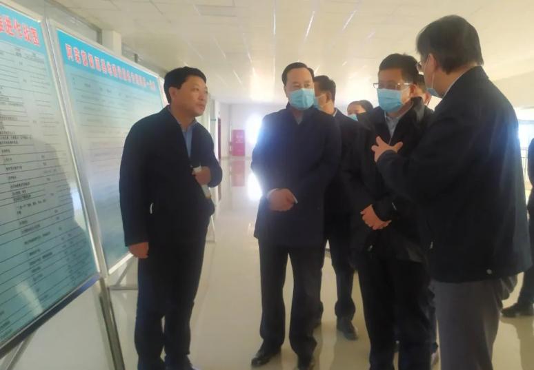 高润喜陪同自治区政府副主席李秉荣就奶业振兴开展专题调研