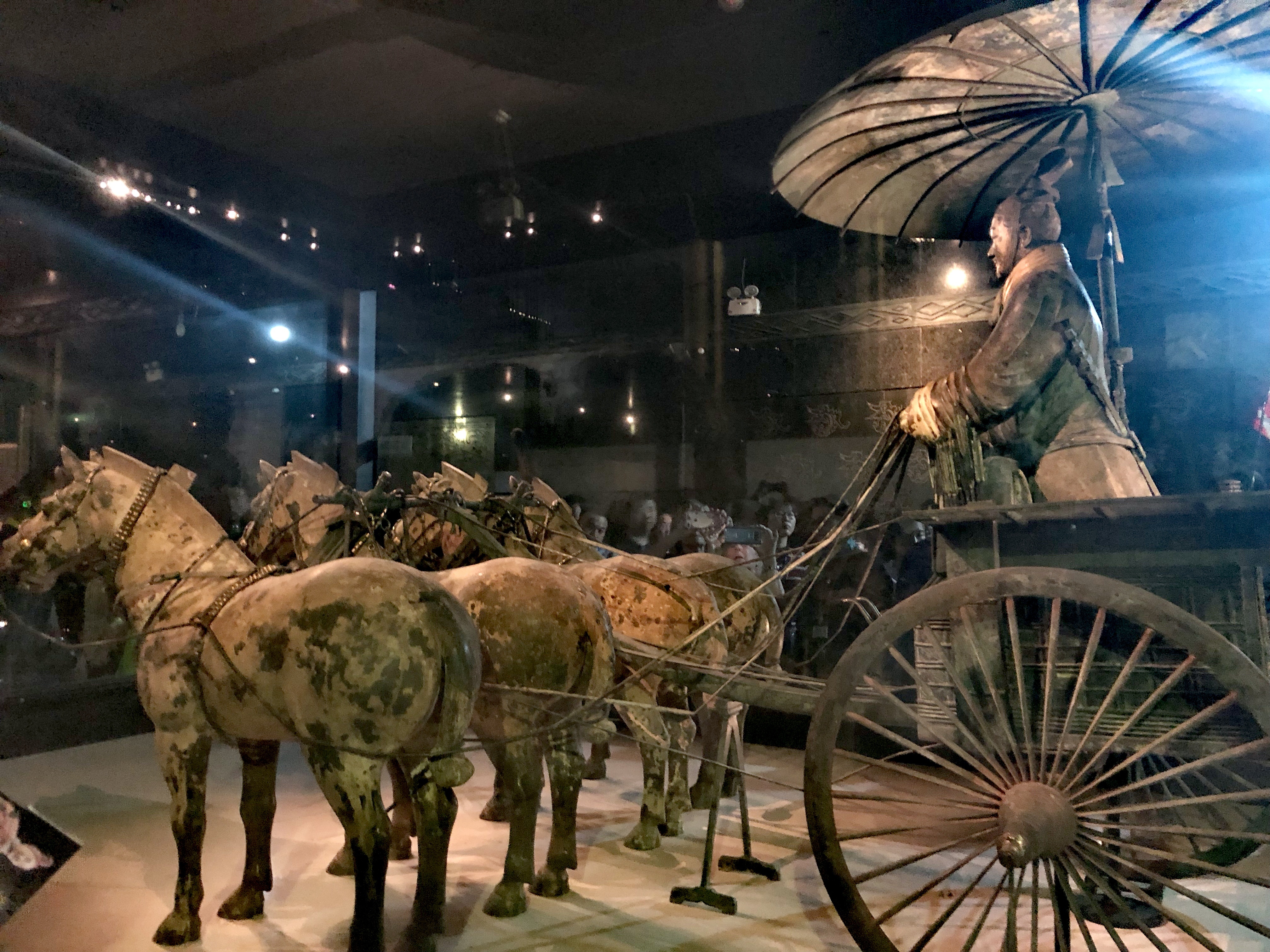 秦始皇陵青铜车马展示图片