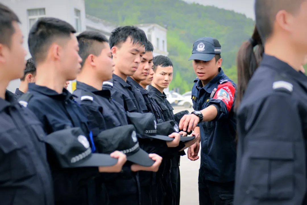 教育整顿丨系好入警的第一颗“纽扣” 一起来看新警培训“神器”_澎湃号·政务_澎湃新闻-The Paper