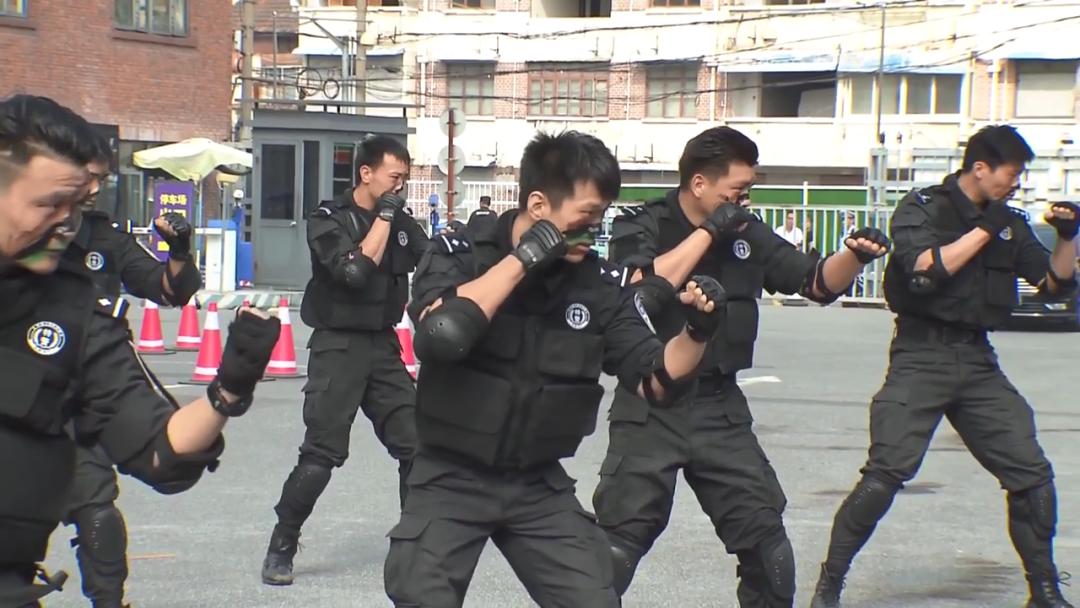 练习擒拿格斗最基本的要领就是要一招制敌.