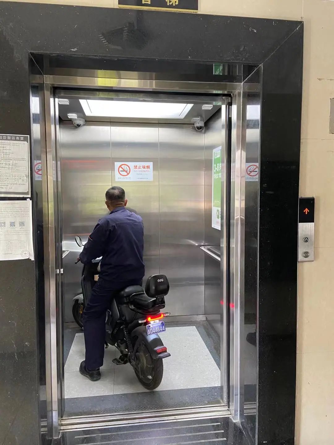 智能识别,电动车驶入无法关门03在网格中凝聚民心,合力共建共享"云梯"