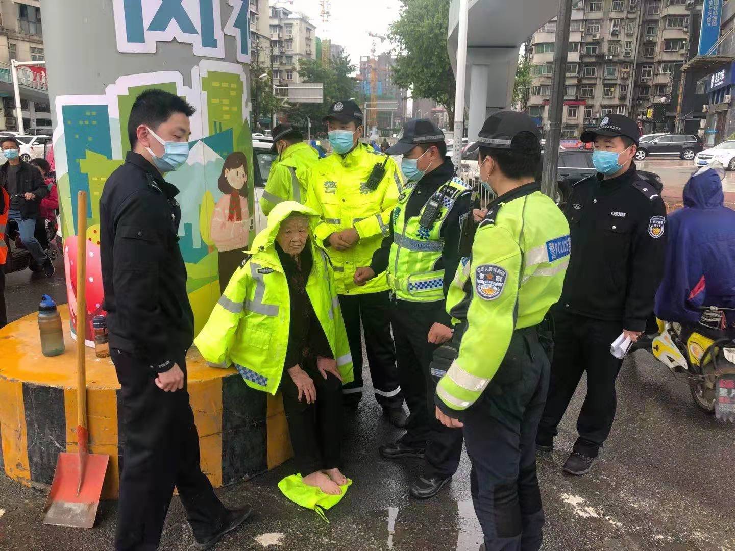 武汉交警 本报讯(通讯员 刘骙 祝晓辉 黄獠)4月