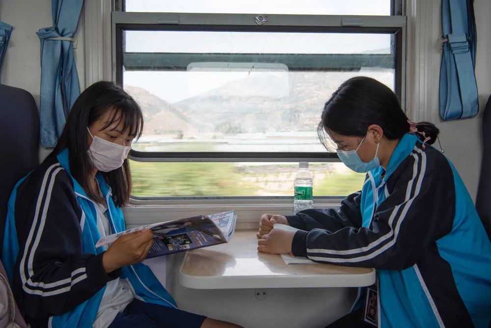 火车上,咩咩哼哼咯咯哒……网友在四川旅游遇见了神奇一幕