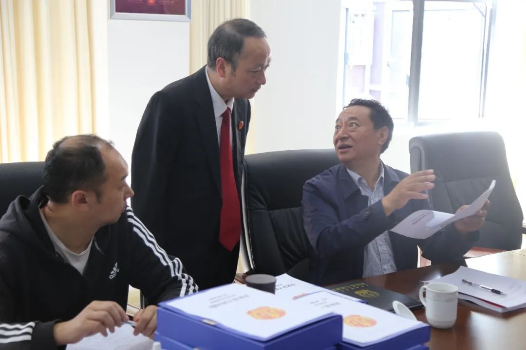 县委常委,政法委书记王斌,副县长,公安局局长阿力史约,县法院党组书记