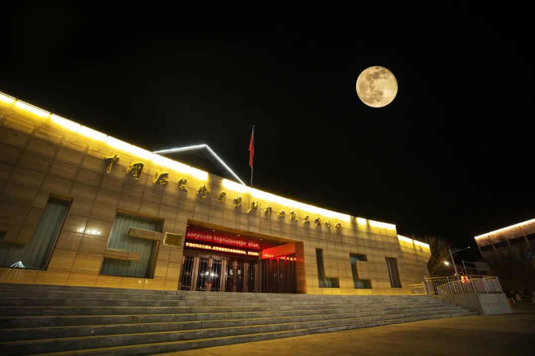 今天,就让我们来一同认识中国酒泉卫星发射中心历史展览馆馆长李小燕.