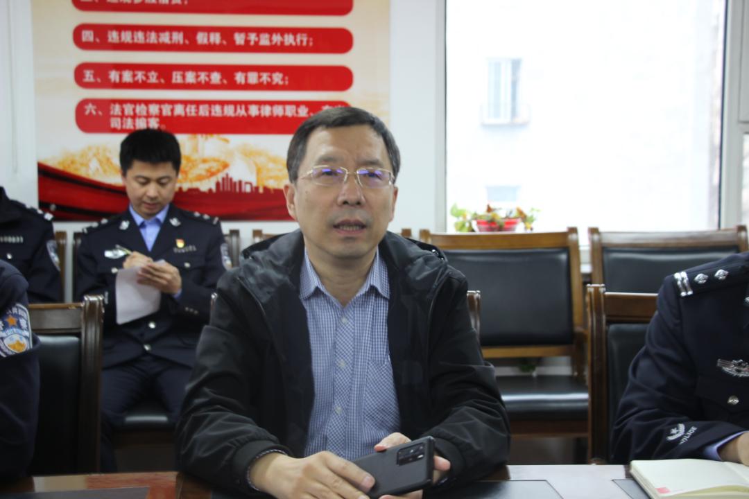 【教育整顿】白山市公安局副局长丁洋深入 红旗分局指导教育整顿查纠