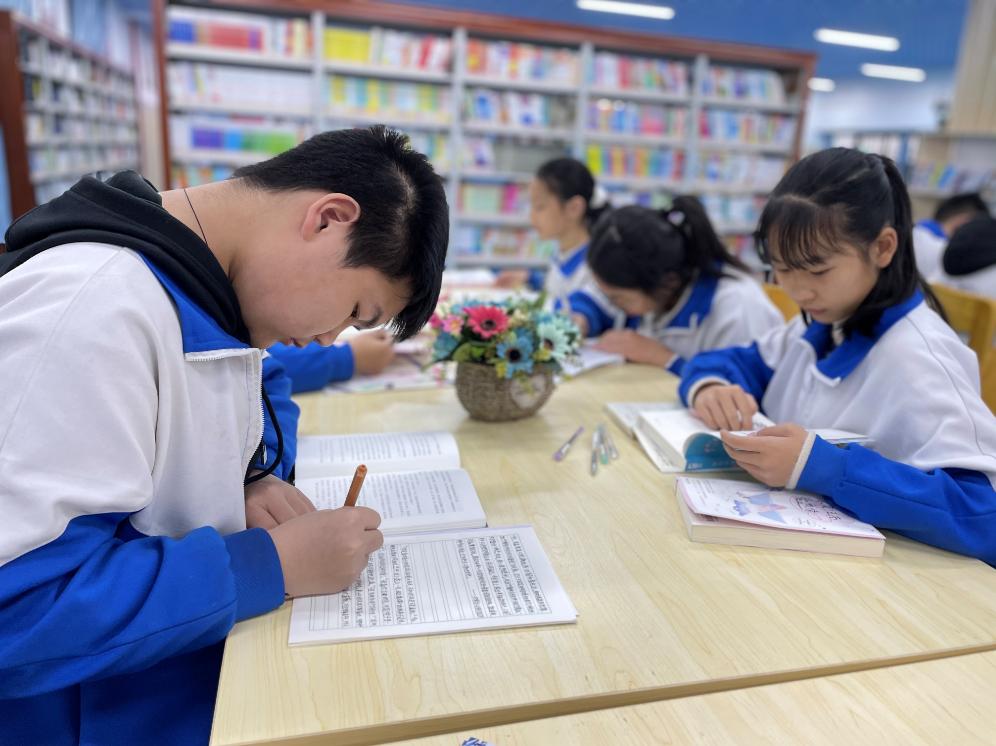 那道最靓丽的风景线吧~一起来欣赏校园中跟小编一起走进长沙县