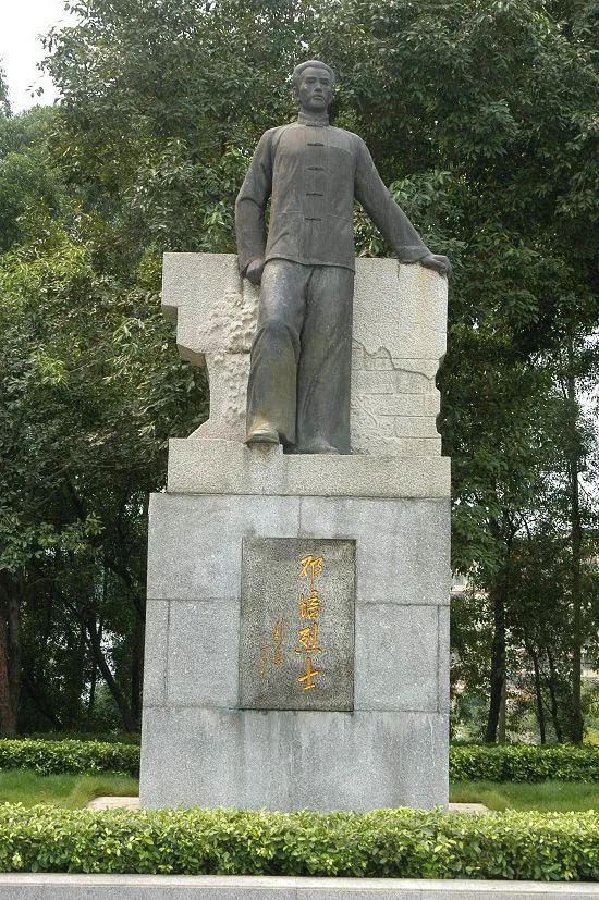 中车党史人物邓培中国早期工人运动的先驱