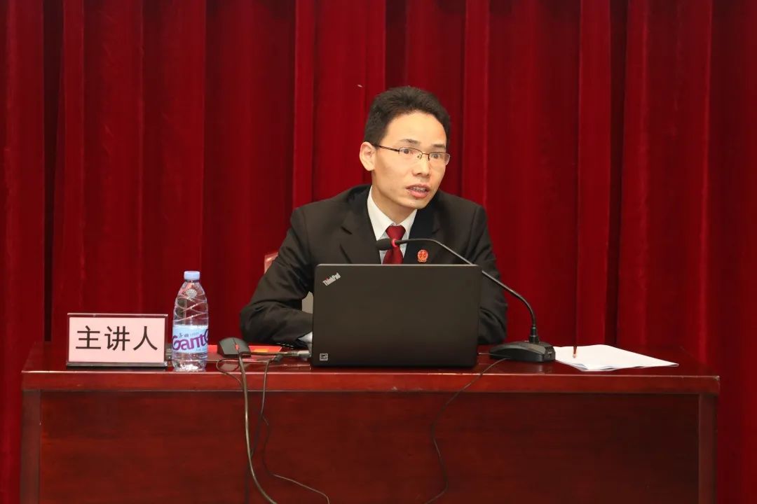 中南财经政法大学教授黄玉烨以及二十余家辖区中小企业代表参会