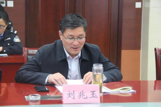 县委书记,县政法队伍教育整顿领导小组组长马维强参加座谈,表示坚决扛