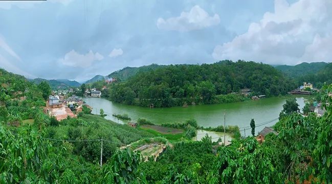 在雲南,人們把山間小盆地稱之為