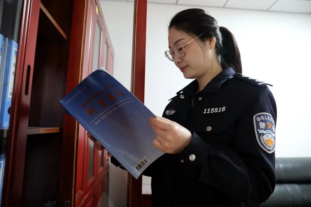 身手矫健严谨细腻这些铁路女警察的故事超燃