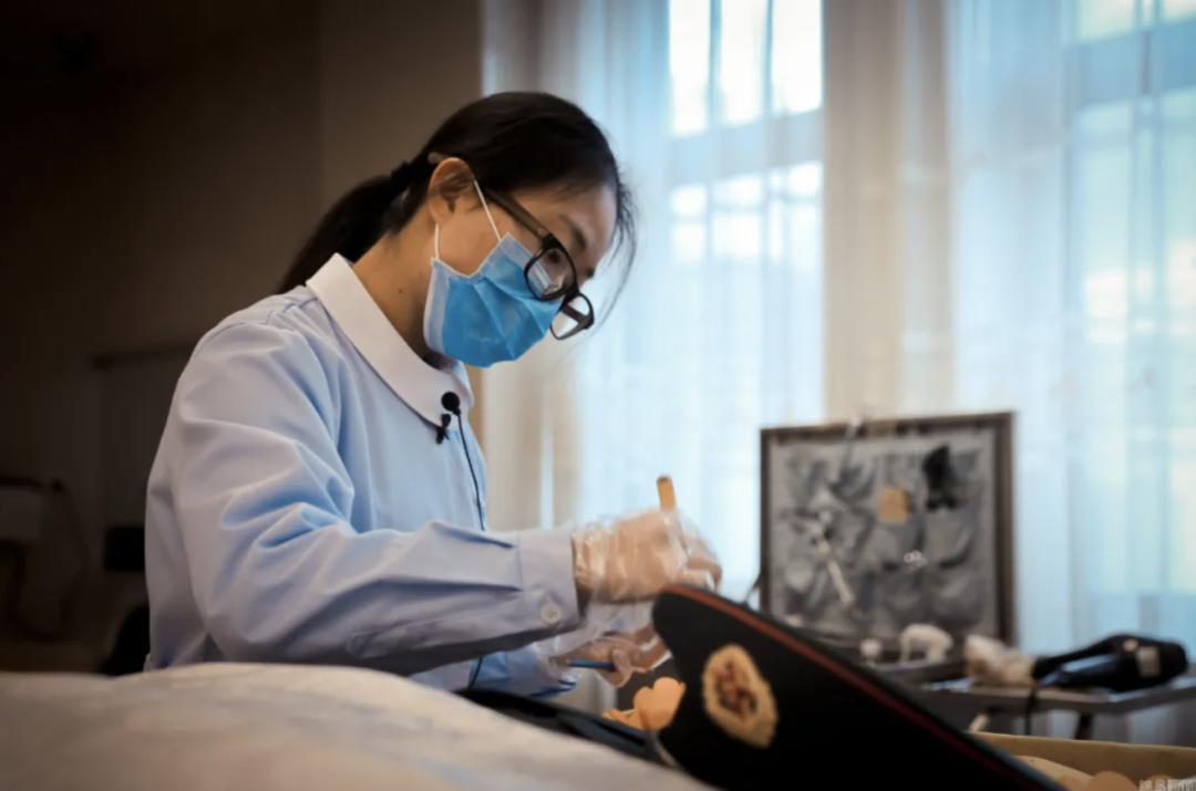 95后遗体整容师让两个世界的人都得到安慰