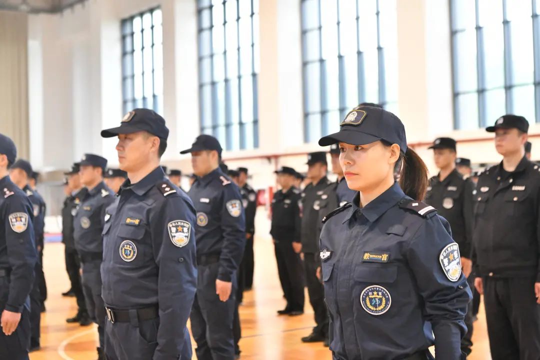 "楚鹰"展翅!宿迁公安"楚鹰"警务实战教官团授旗出征