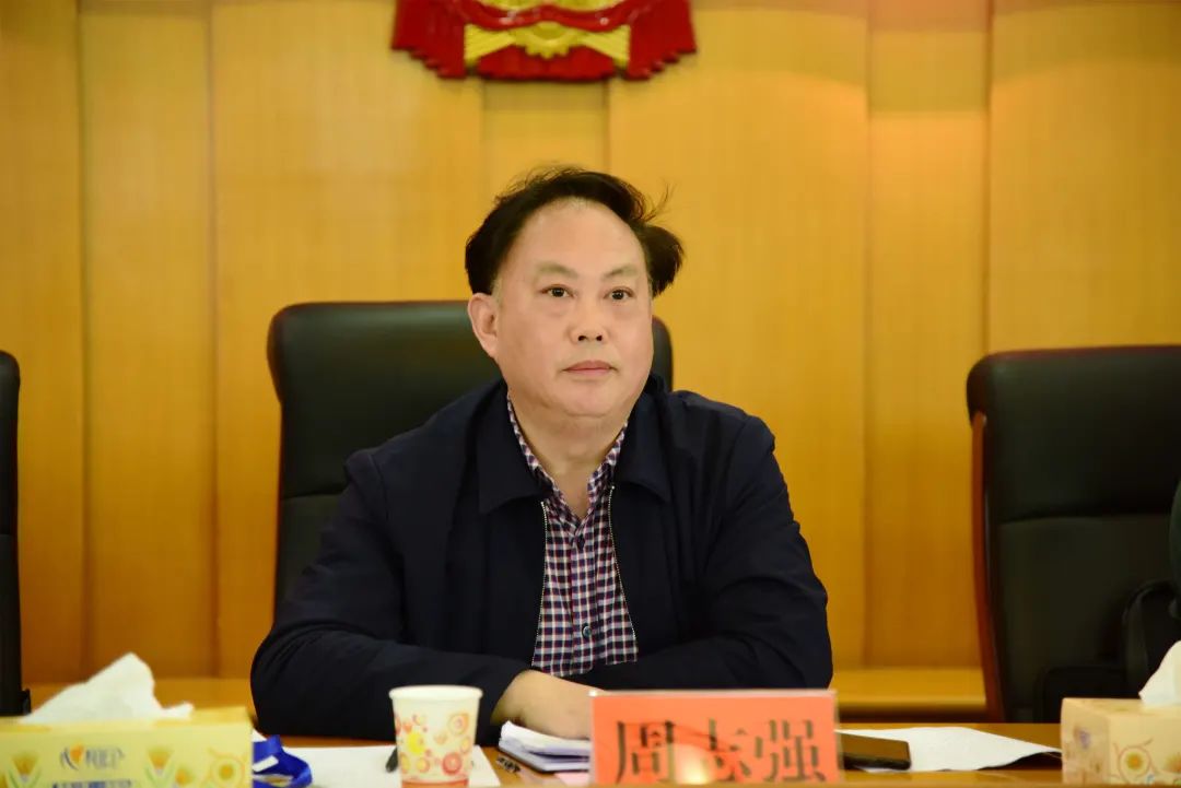 周志强副主任对县法院邀请人大代表参与案件听审评议给予了高度评价