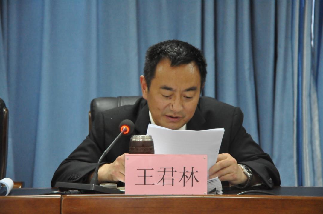 王君林随后,领学了周春梅先进事迹,倡导全院干警学习她不徇私情,严格