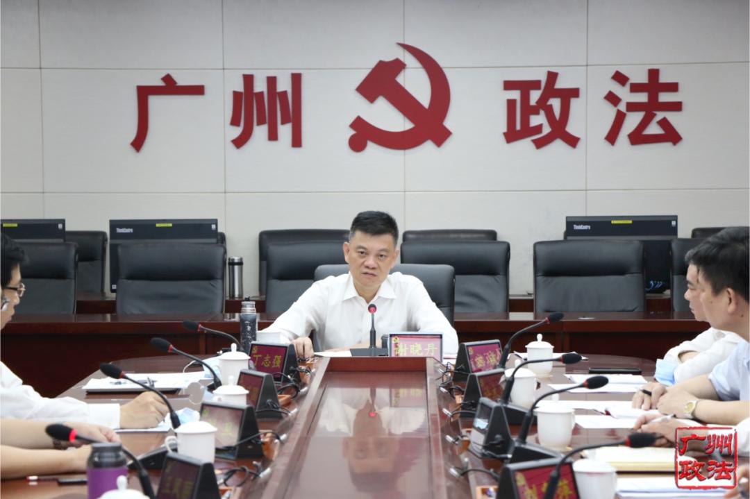 座谈会上,市委政法委副书记,市委政法队伍教育整顿办副主任丁志强介绍