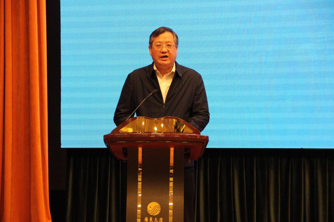 李岳德指出:贵州是一片投资兴业的热土,是一块充满阳光的绿地.