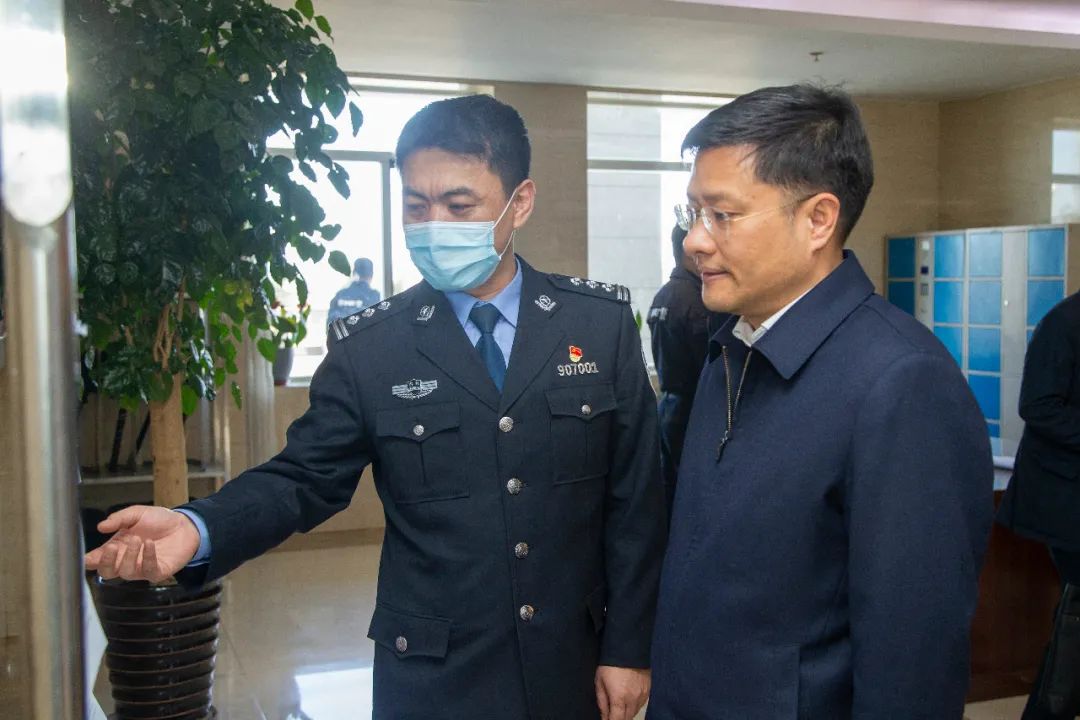 陈胜同志带队到珲春市公安局督导检查政法队伍教育整顿工作