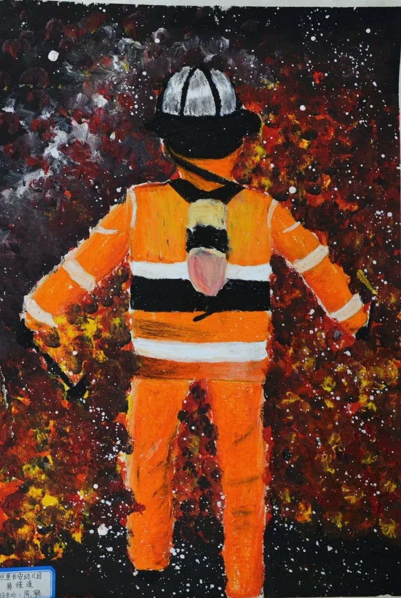 这么帅的背影正面一定更帅吧消防员哥哥来啦什么火都会被扑灭的呔!