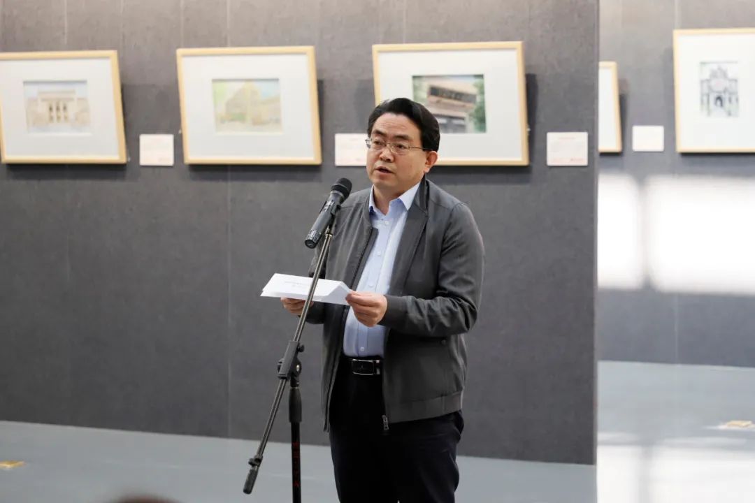 黄延敏介绍了首都师范大学"红色61记忆——北京革命旧址手绘展"的