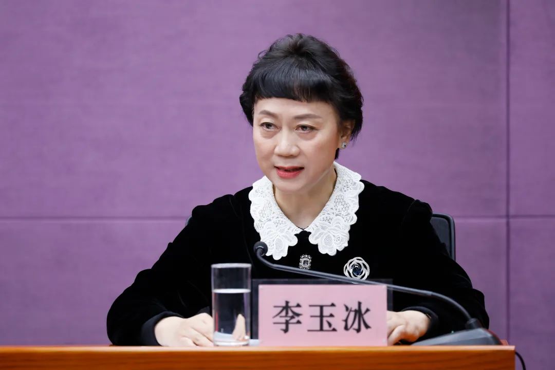 商务微新闻打开app关注