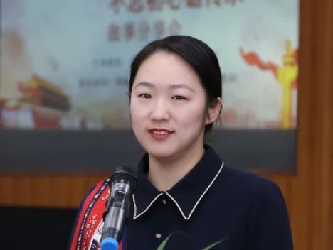 大Boss灭霸再度登场兼戴上无限手套说：「好吧_严正
