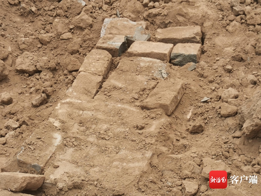 探访三亚古墓葬群深藏地下一米多深地上种着瓜菜