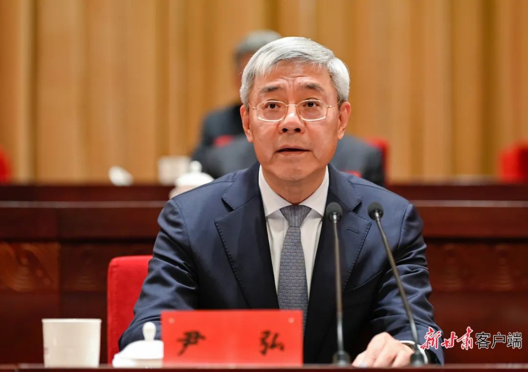 甘肃省抗击新冠肺炎疫情表彰大会隆重举行尹弘出席并讲话