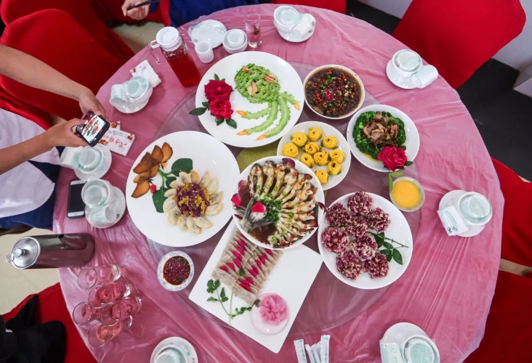 让云大冲上热搜,还要上cop15……昆明的鲜花宴实火