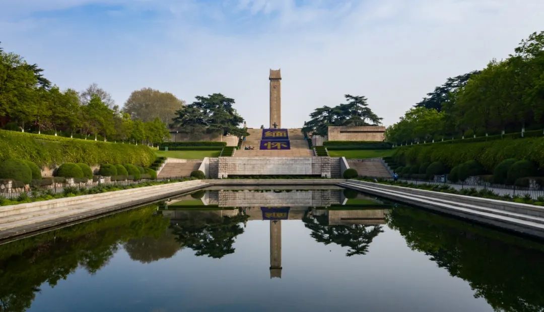 雨花臺烈士陵園,位於南京市中華門外1公里處,這裡長眠著為新中國成立