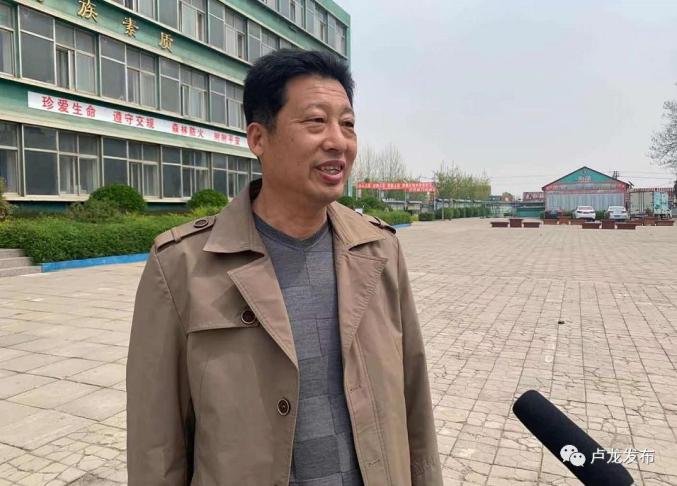 木井中学校长邸宝家说:"我们学校深入开展党史学习教育进校园进课堂