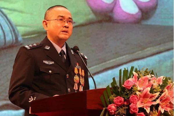 党委副书记,政委张双喜同志,与他并肩战斗的同事临汾监狱民警李杉同志