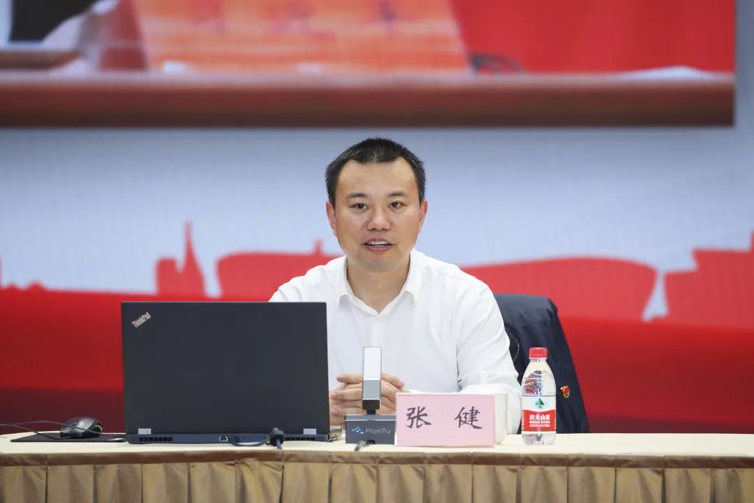 市委党校(行政学院)教务处处长,教授张健为全市法院干警作专题报告