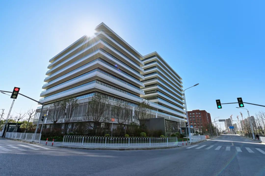 代表的实体经济作为发展主要方向,抢抓新一轮科技革命和产业变革机遇