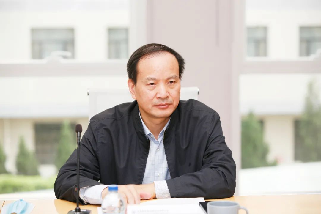 会议传达了驻委纪检监察组副组长胡贤政在4月1日部分委管企业纪委书记