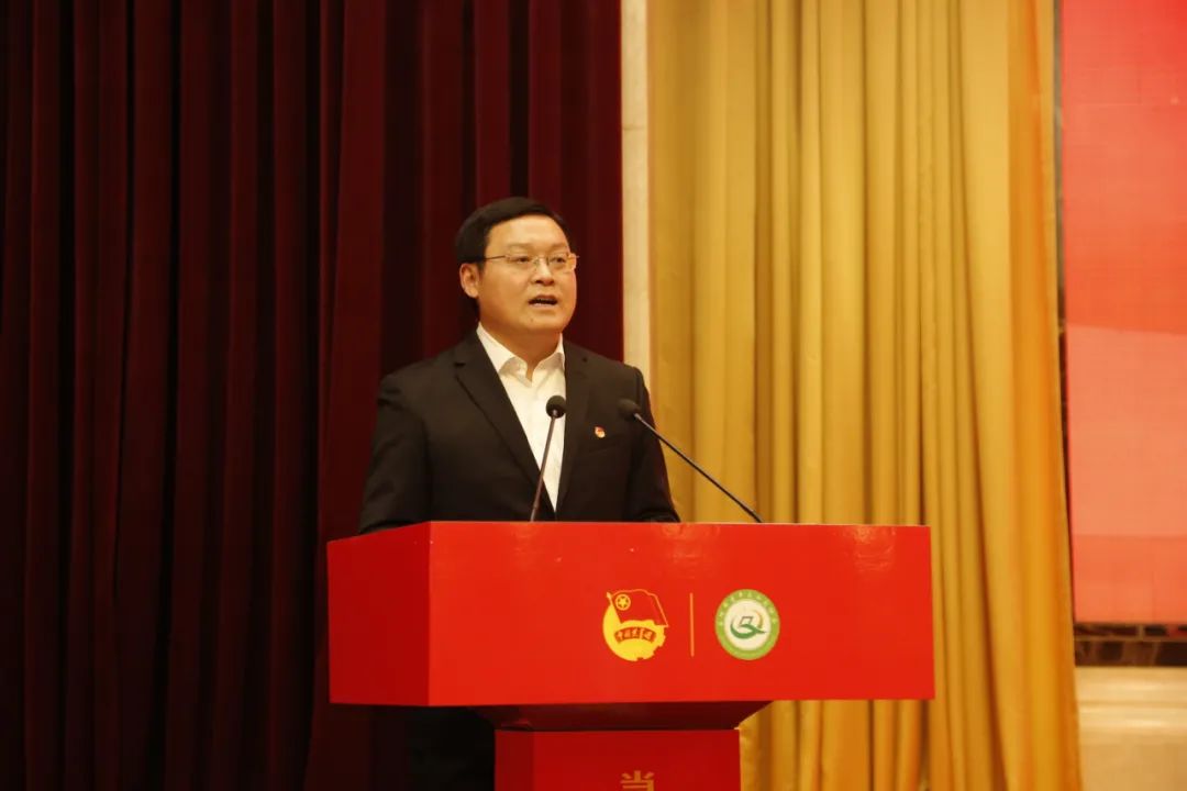 共青团宜昌市委书记范绪忠,宜昌市青年企业家协会会长程鹏,市委副书记