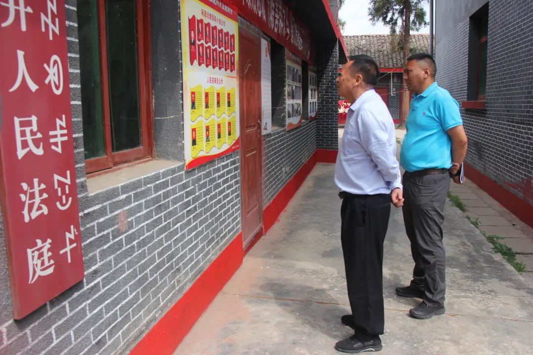 四川省委政法委正厅级领导王萍一行赴昭觉县人民法院