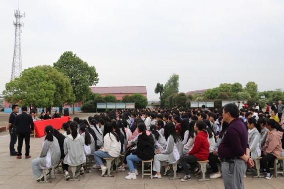 【我为群众办实事】树立人生理想,法治护佑成长