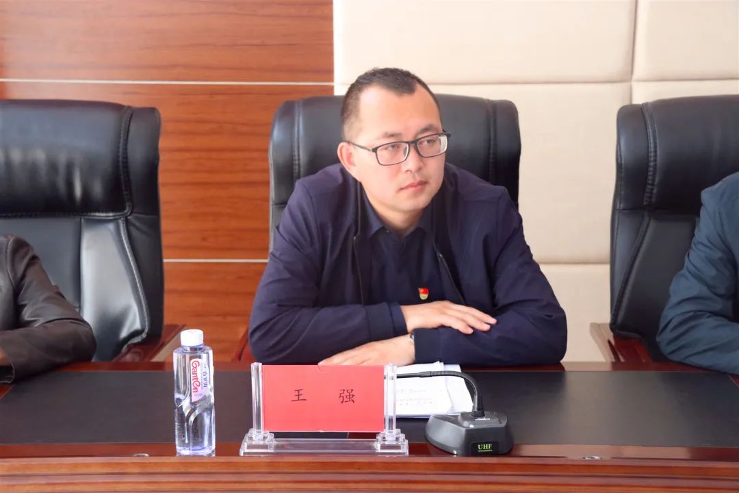 委第二巡察组组长梁国栋出席会议并讲话,旗委第二巡察组副组长徐子明